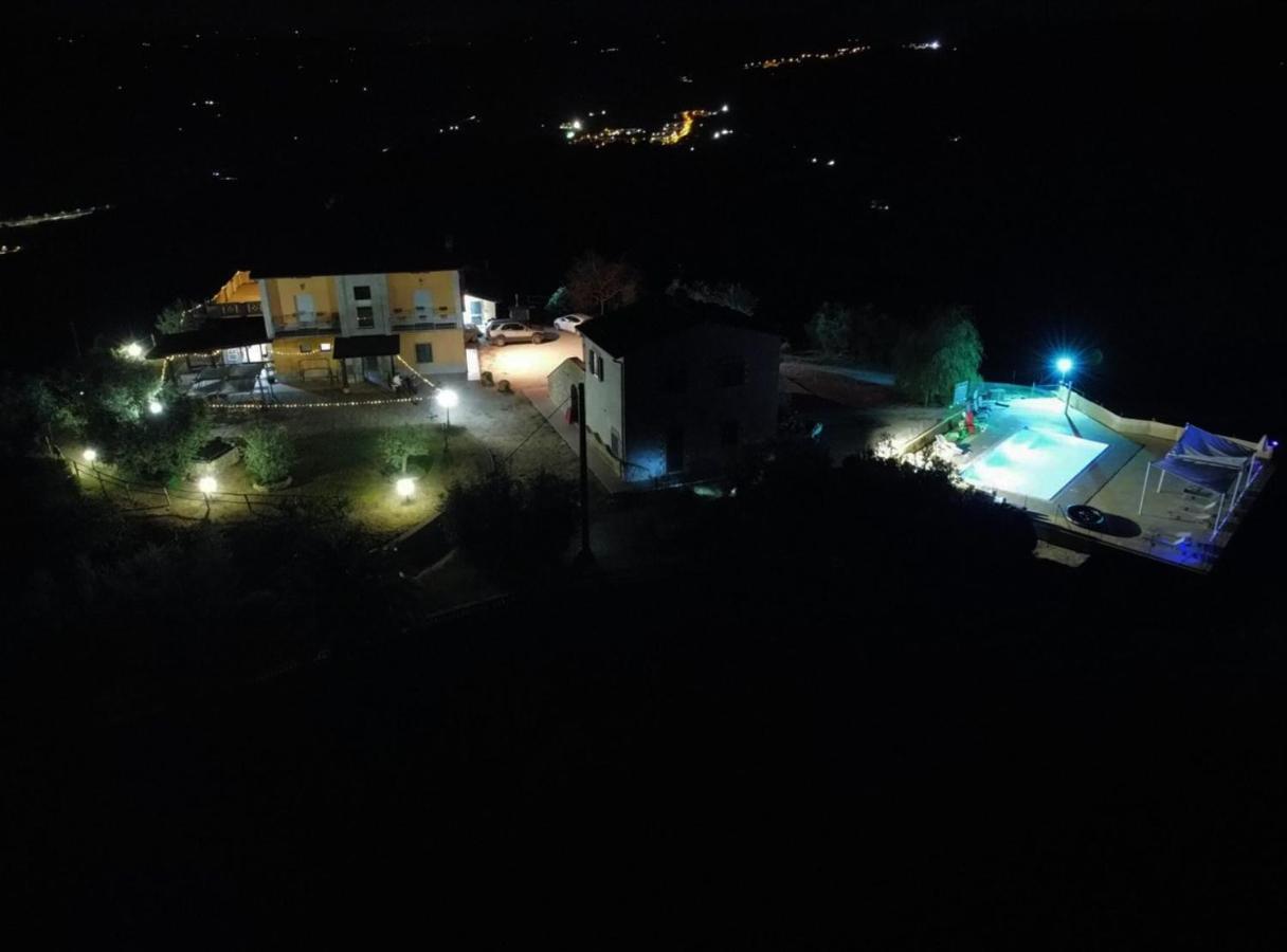 Agriturismo La Terrazza Valfabbrica Екстериор снимка