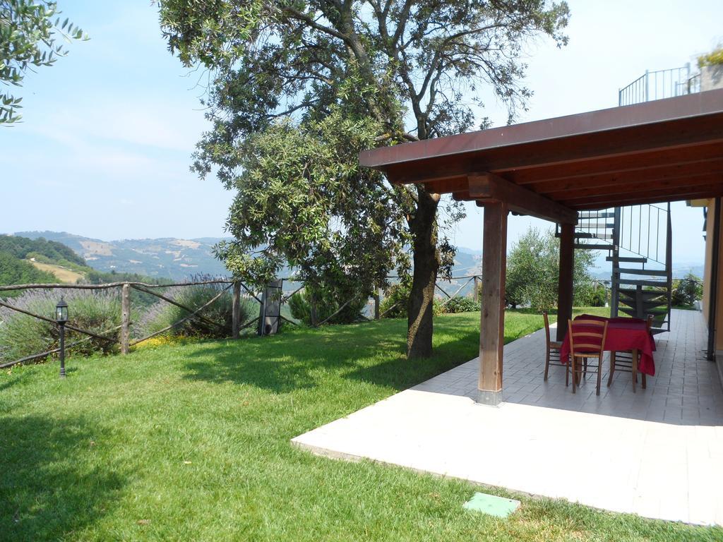 Agriturismo La Terrazza Valfabbrica Екстериор снимка