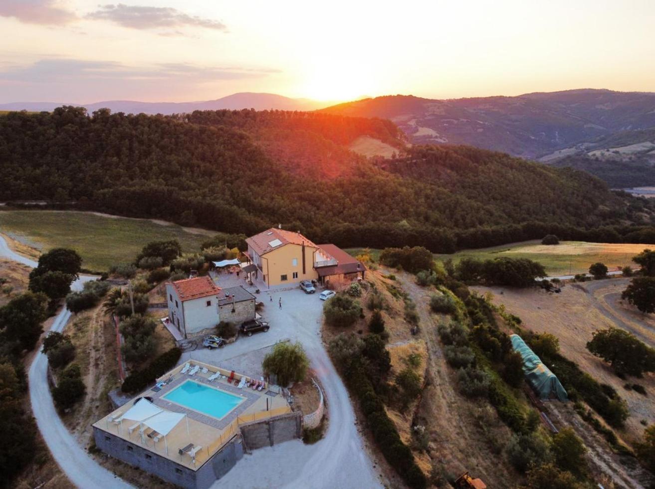 Agriturismo La Terrazza Valfabbrica Екстериор снимка