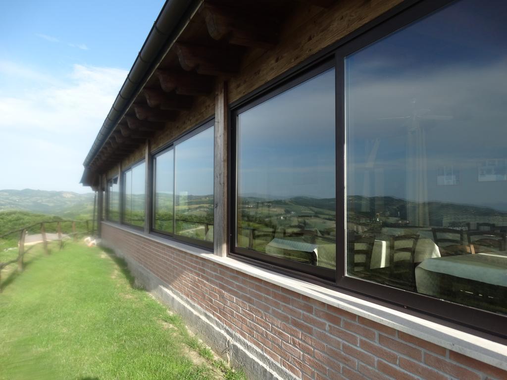 Agriturismo La Terrazza Valfabbrica Екстериор снимка